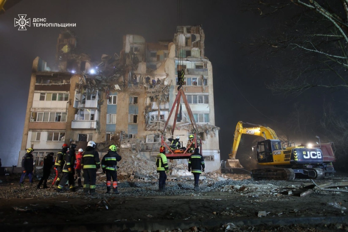 Россиянинг Тернопил шаҳрига уюштирган ҳужуми оқибатида ҳалок бўлганлар сони ортиб бормоқда