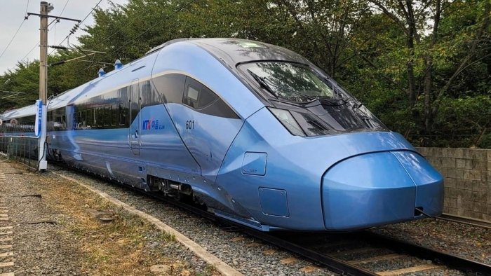 «Toshkent-Samarqand» tezyurar poyezdi qatnov vaqtini 1,5 soatgacha qisqartiradi