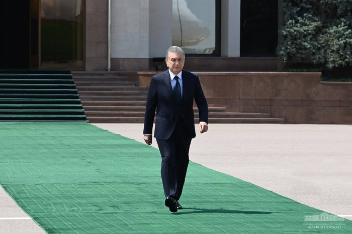 Shavkat Mirziyoyev Birlashgan Arab Amirliklariga jo‘nab ketdi