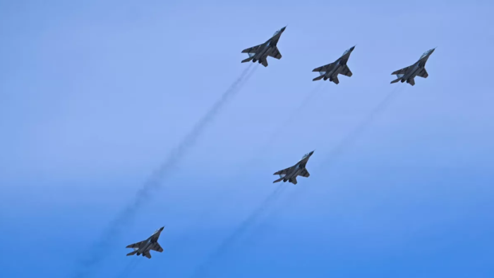 Польша ҳукумати яқинда бир қанча давлатлар МиГ-29ни Украинага топширишини айтди
