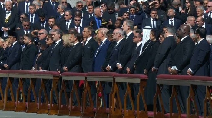 Tramp va Zelenskiy Rimda qisqa ikki tomonlama uchrashuv o‘tkazishdi Tramp va Zelenskiy Rimda qisqa ikki tomonlama uchrashuv o‘tkazishdi