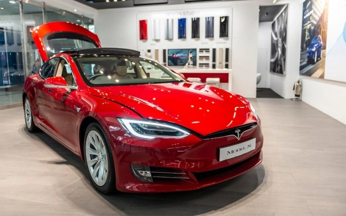 Европада муваффақиятсизликка юз тутаётган Tesla: сотувлар 81 фоизгача пасайди