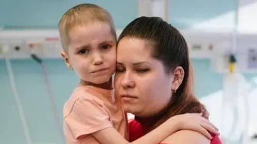 Эрон ракеталари етти яшар украиналик қизалоқ ва унинг онасининг ҳаётига зомин бўлди