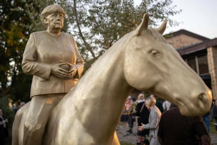 Bavariyada Angela Merkel sharafiga monument o‘rnatildi