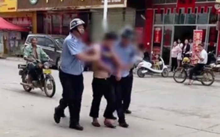 Хитойда Range Rover ҳайдовчиси ажойиб йўл билан жиноятчини ушлаб берди