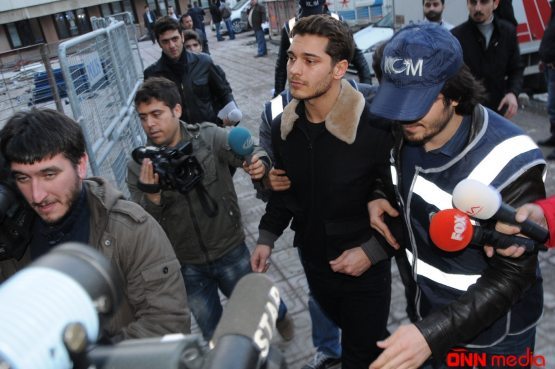 Yaltiroq külotlu porno video