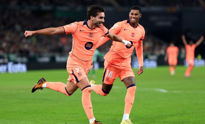 Дарвозаларга 8 та гол урилган ўйинда "Барселона" ғалаба қозонди