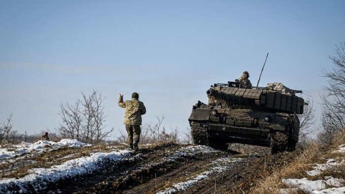Украина Қуролли Кучлари жангчилари жангга яроқсиз немис танкларидан кўп шикоят қилмоқдалар Украина Қуролли Кучлари жангчилари жангга яроқсиз немис танкларидан кўп шикоят қилмоқдалар