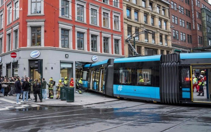 Osloda tramvay Apple do‘koniga borib urildi