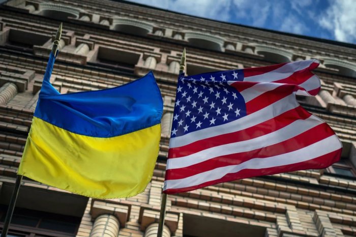 Украина АҚШдан норозилик билдирди: Қурол етказиб бериш тўхтатилди