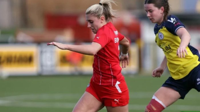 Ҳакамга ҳужум қилган аёл футболчи 16 ўйинга дисквалификация қилинди