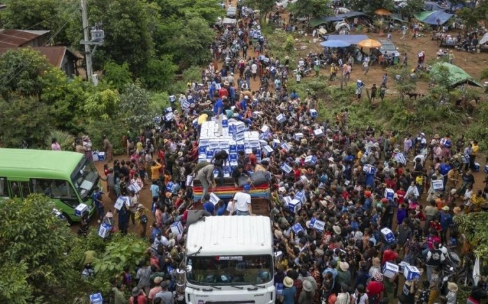 Таиланд билан зиддият туфайли Камбоджада 30 мингга яқин одам ўз уйини тарк этди