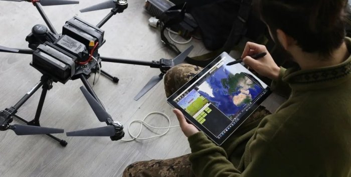 Украина янглишиб Финляндия томонга портловчи модда ўрнатилган дронларни юборди