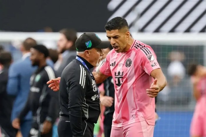 Луис Суарес учта ўйинга четлатилди