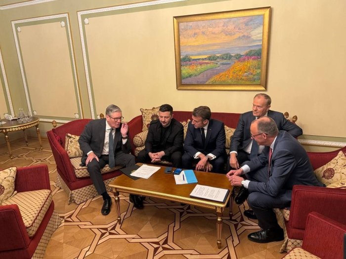 Украина 12 майдан бошлаб 30 кунлик ўт очишни тўхтатишга тайёр