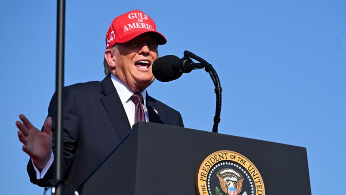 Трамп Эрон билан гаплашишга тайёрлигини билдирди: "Улар буни олдинроқ қилиши керак эди"