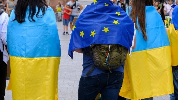  Украина ЕИга 23–60 ёшдаги украин эркаклари учун вақтинча бошпана ҳуқуқини бекор қилишни таклиф қилмоқда — Еврокомиссар
