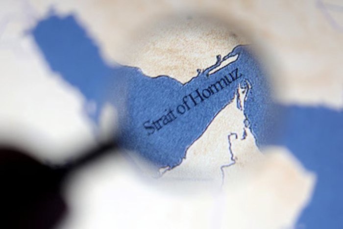 Tramp Eronni Ho‘rmuz bo‘g‘ozida kemalardan haq undirishdan ogohlantirdi