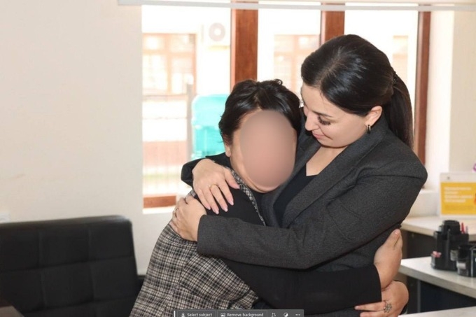 Keksa ayolning qin fotosurati