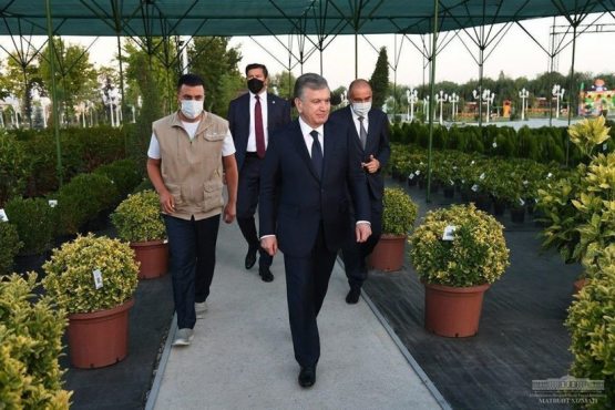 Shavkat Mirziyoyev «Flowers Garden Park» ekoparkini sayr qildi (foto)
