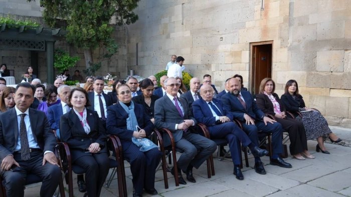 Turkiy Madaniyat va Meros Jamg‘armasi hamda Ozarbayjon Me’morlar Ittifoqining qo‘shma loyihasi: Ajami Naxchivoniyning 900 yilligiga bag‘ishlangan “Ozarbayjon me’moriy merosi dahosi” kitobi ta