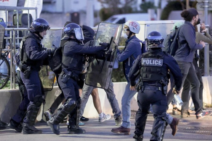 Fransiyadagi norozilik namoyishida 200 ming fuqaro ishtirok etmoqda