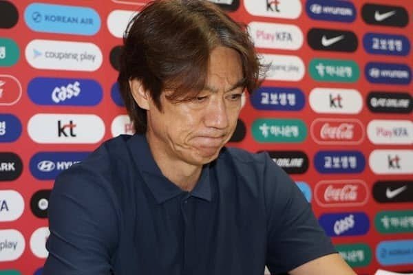 Janubiy Koreyada futbol terma jamoasi bosh murabbiyi polisiya muhofazasiga olindi