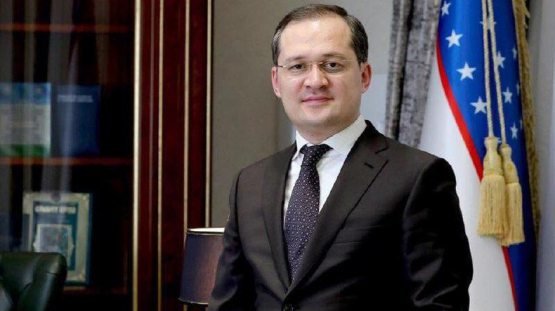 Комил Алламжонов 8 йилдан буён «Қариялар уйи»да яшаётган журналистга ҳомийлик қиладиган бўлди