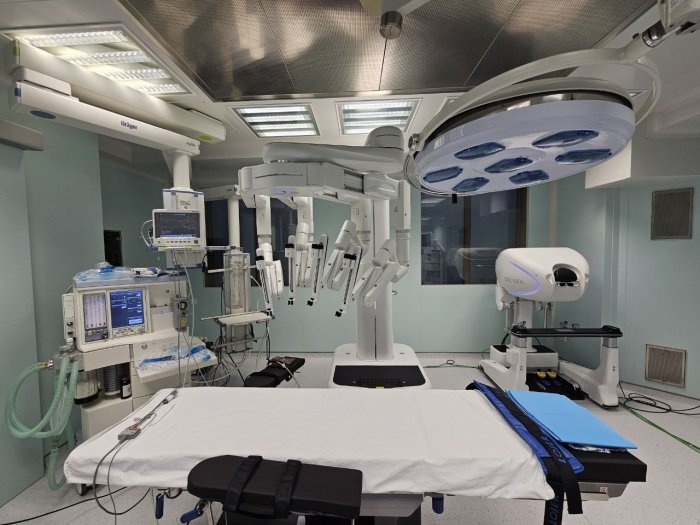 O‘zbek shifokorlariga robot-jarroh assistenti tanishtirildi — SSV