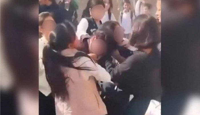 Самарқандда ўқувчи қизлар ўртасидаги жанжал муштлашувга айланди