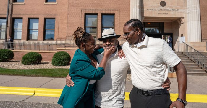 АҚШда 27 йил сохта айблов билан қамоқда ўтирган эркак оқланди