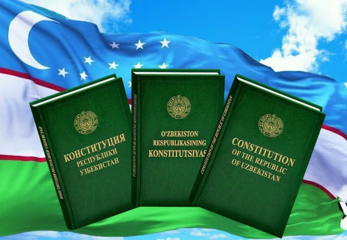 Янгиланаётган конституция матни эълон қилинди (ФОТО)
