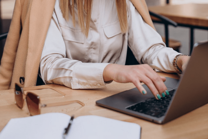 Ишга жуда эрта келувчи ходим бўшатилди — Испания