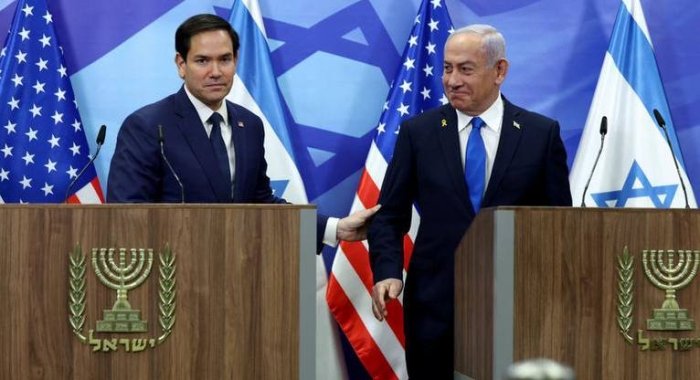 U ozini qattiq yalashga majbur qildi