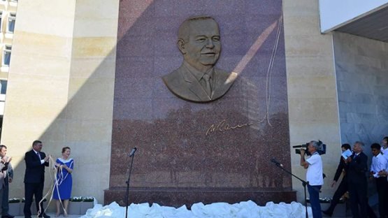 Islom Karimov o‘qigan universitetda unga atalgan yodgorlik o‘rnatildi