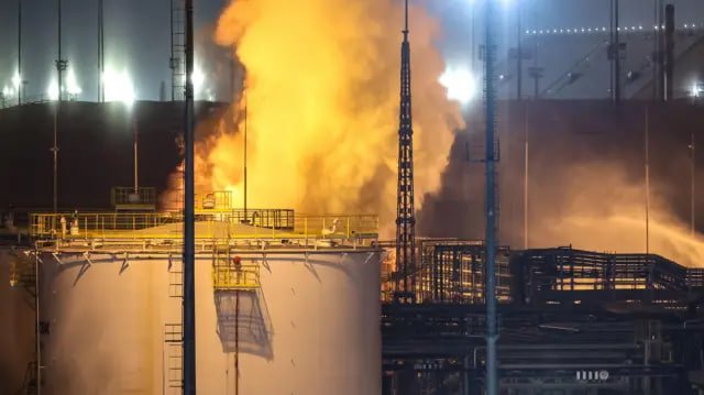 Ukrainaning Rossiyaga uyushtirgan dron hujumi oqibatida kema va nasos stansiyasi yonib ketdi