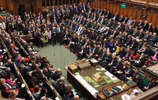 Британия парламентига рекорд даражада кўп аёл сайланди