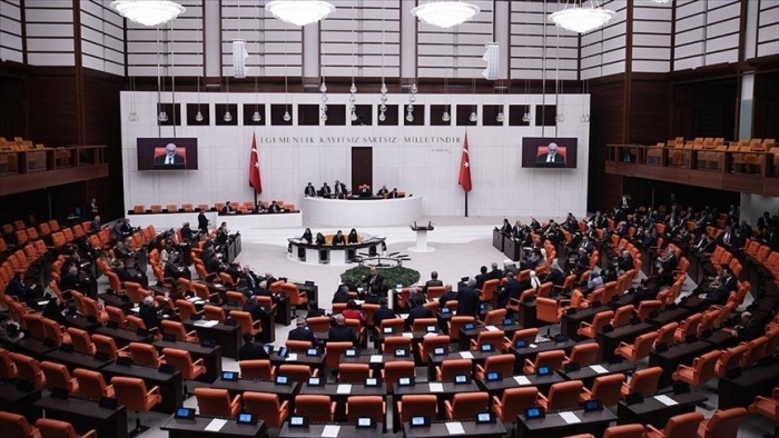 Туркия парламенти зилзила сабабли ишни бир ҳафтага тўхтатди