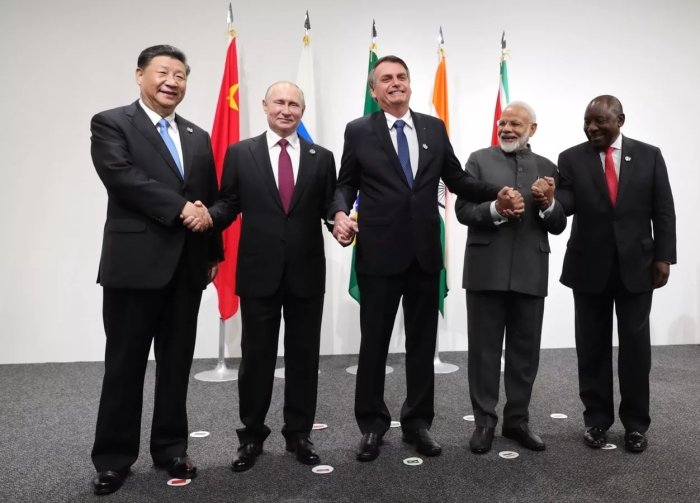 BRICS davlatlari yangi zahira valyuta yaratish ustida ishlamoqda - Putin