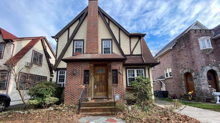 Nyu-Yorkda Donald Tramp tug‘ilgan uy 2,3 million dollarga sotuvga qo‘yildi