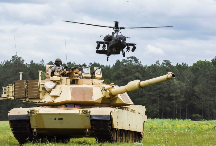 Polsha Ukraina va Belarus bilan sharqiy chegaralarga Amerikaning Abrams tanklari va Apache vertolyotlarini yubormoqda