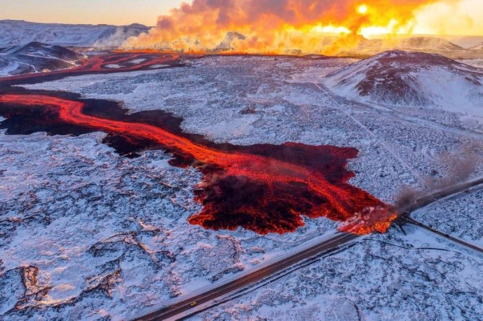 Islandiya lava bilan qoplangan Islandiya lava bilan qoplangan