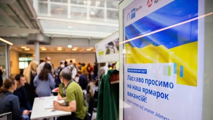 Германияда украиналик қочқинларга бериладиган ижтимоий тўловлар қисқартирилади