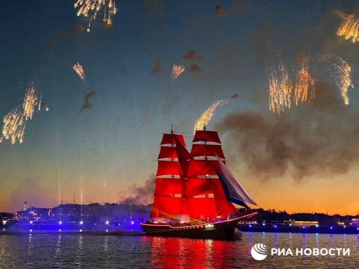 Santexnikning qizni sikishini koring Qiz tualetga irgadi