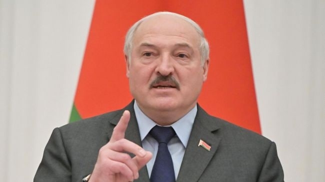 Лукашенко Украинада тинчлик ўрнатиш шартини айтди