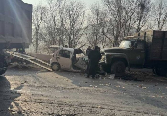 Jizzaxda Matiz va yuk mashinasi YTHga uchradi