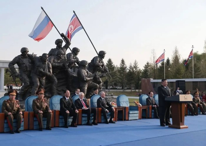 Пхеньянда Украинадаги уруш қатнашчилари хотирасига бағишланган ёдгорлик мажмуаси очилди