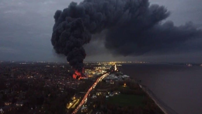 Буюк Британияда  пластмасса ишлаб чиқарадиган заводда портлаш ва ёнғин юз берди