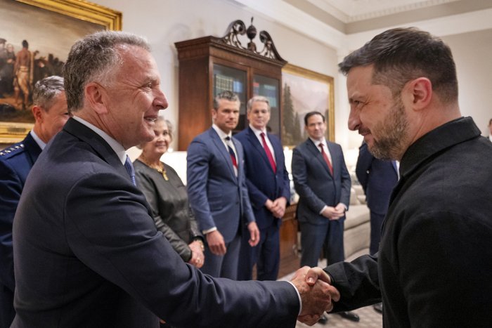 АҚШ бугун Парижда Украина билан музокараларни давом эттиради