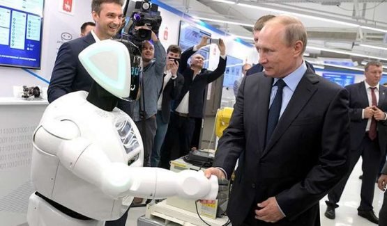 Путин билан кўришган робот уриб «ўлдирилди»